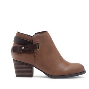 Sole Society Angie leather booties size 8